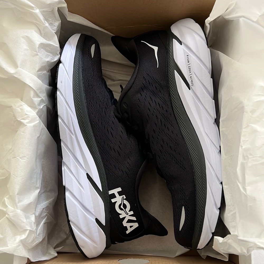 Hoka Clifton 8 running shoes brand new